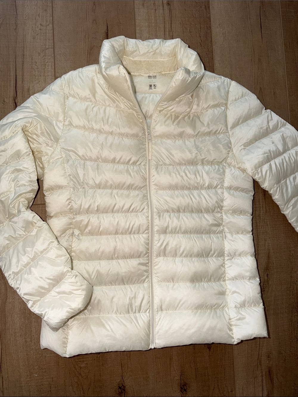 UNIQLO women’s Down filled lightweight packable jacket-Large (runs small)